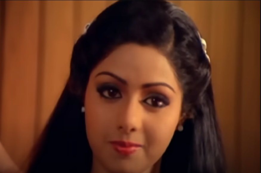You are currently viewing Neele Neele Ambar Par Lyrics